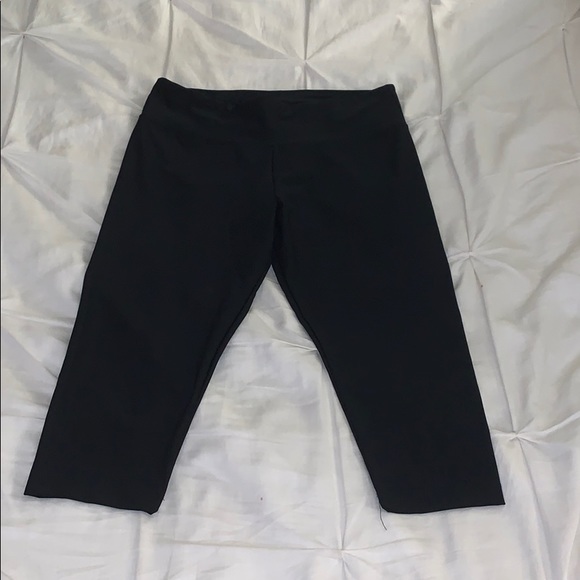 NWOT Bally Capri Workout Leggings - Picture 2 of 6